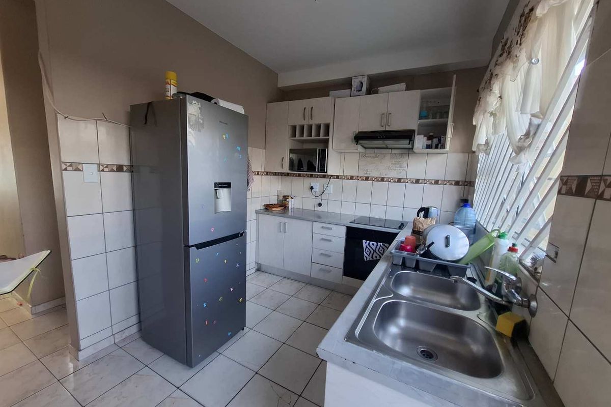 This is spacious 3-bedroom double-storey /duplex🔥 - Photo 5