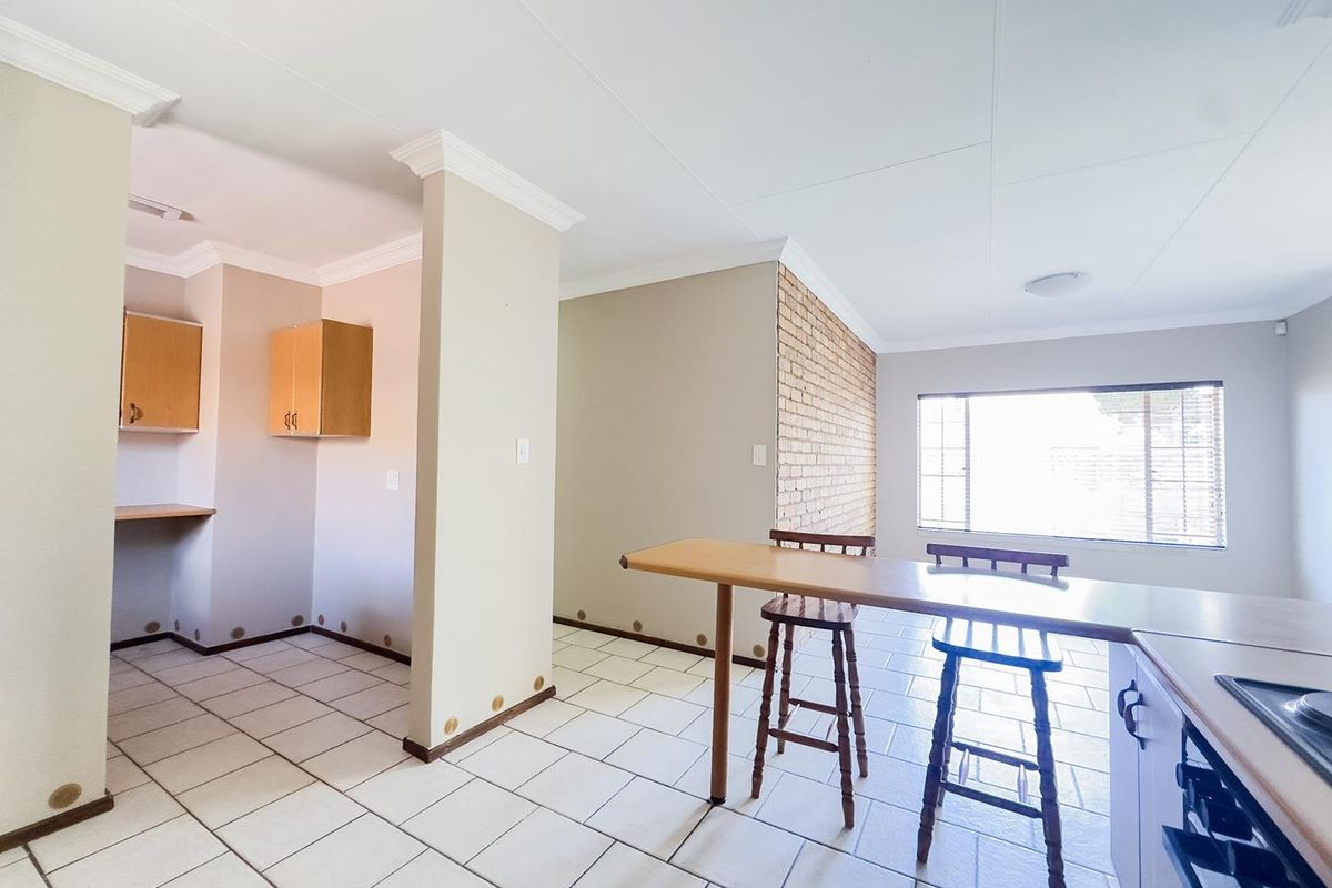 3 Bedroom 2 Bathroom House - Photo 3