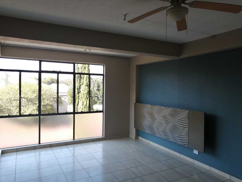 Lantana, Bachelor unit to rent - Photo 3