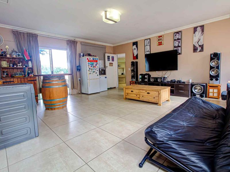 Spacious Family Living: Your Perfect Home is Here - Photo 5