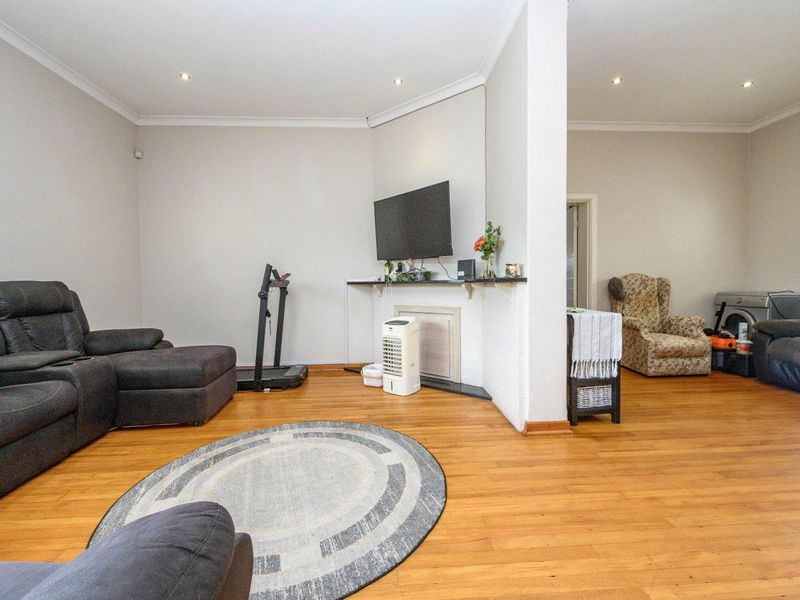 Stunning Family Home or Excellent Investment - Serious Seller - Photo 9