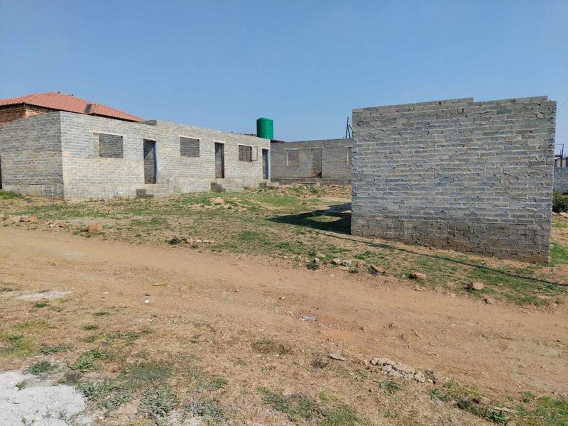 AN INVESTMENT PROPERTY FOR SALE IN BOTLENG EXT 5 - Photo 3
