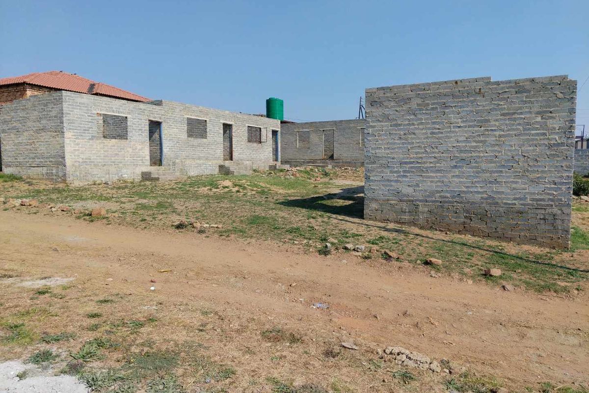 AN INVESTMENT PROPERTY FOR SALE IN BOTLENG EXT 5 - Photo 3