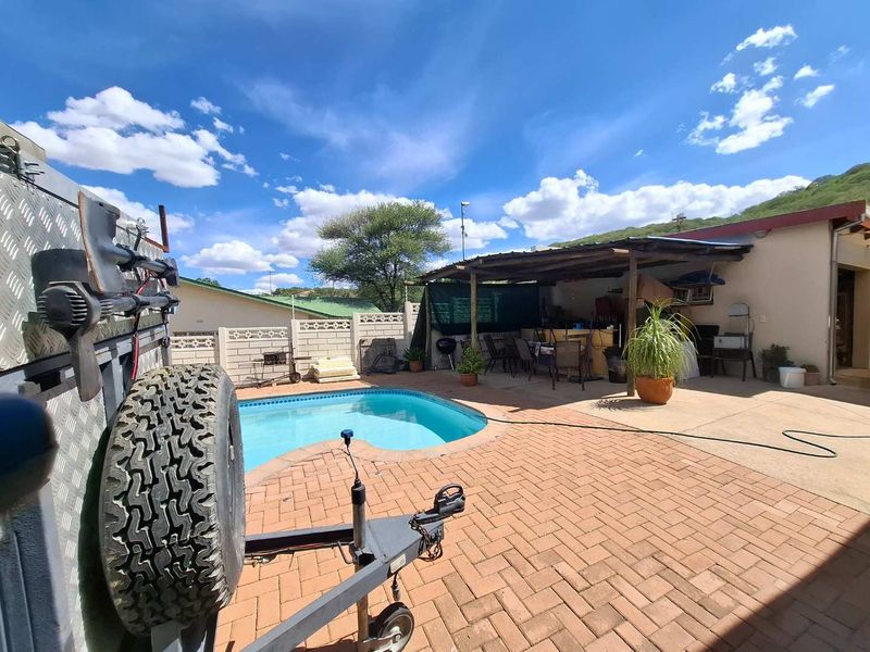 FOR SALE | KLEIN WINDHOEK – N$ 5,300,000 HOUSE + 2 FLATS (INCOME-GENERATING OPPORTUNITY!) 💰 Potential Rental Income: ± N$ 30,000/month - Photo 9