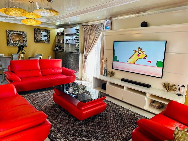 This beautiful modern finished property is  situated in the quiet street of Arboretum close to all your Amenities - Photo 3