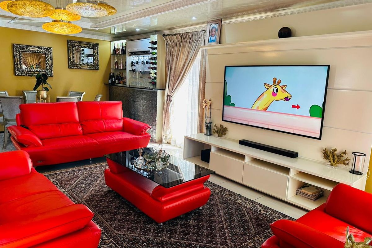 This beautiful modern finished property is  situated in the quiet street of Arboretum close to all your Amenities - Photo 3