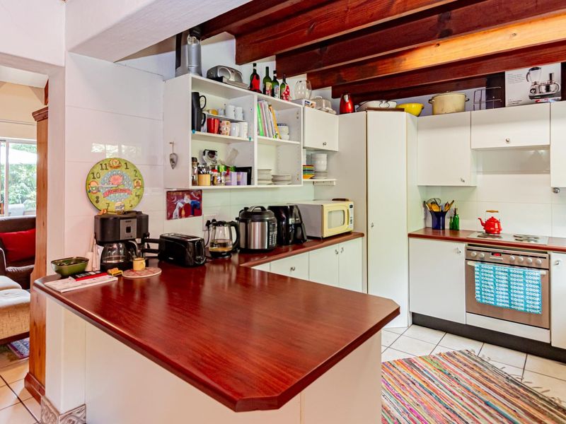 Delightful 3-Bedroom Duplex with Double-Volume Living in Tranquil Murrayfield Complex - Photo 10