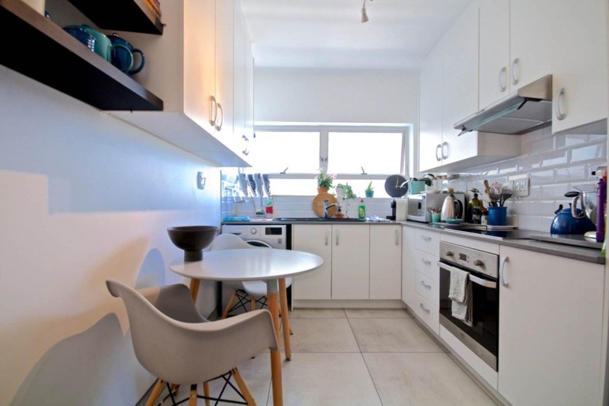 Modern Apartment in Mouille Point. - Photo 4