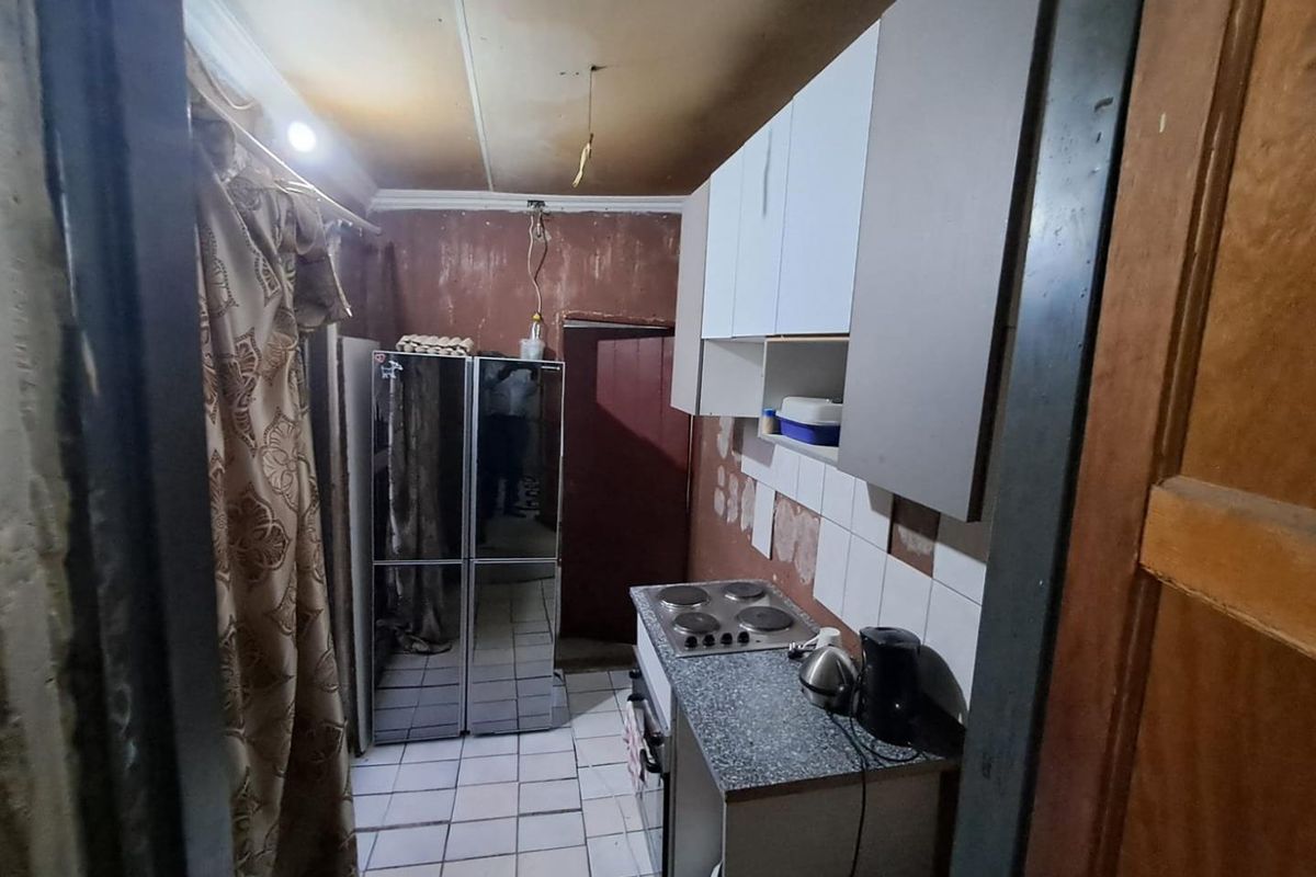 1 Bedroom RDP HOUSE In Olieven Ext 36 - Photo 3