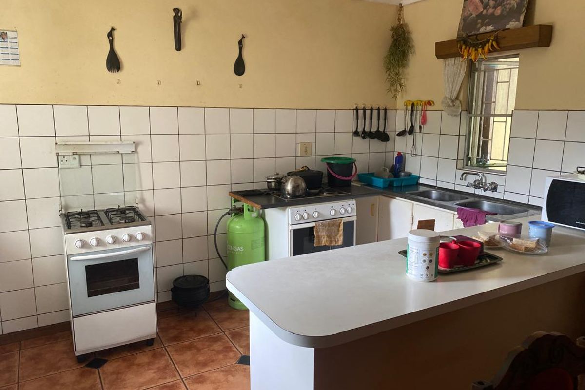 3-Bedroom Home with flat for Sale in Okahandja – Extension 3 - Photo 4