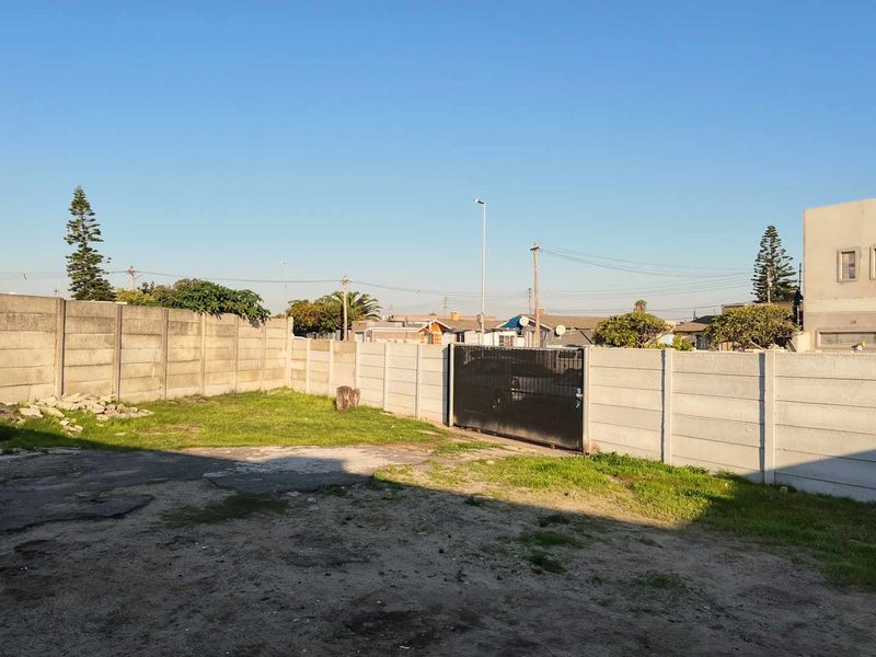 Newly renovated Family home or Investment Opportunity just waiting for you - Photo 1