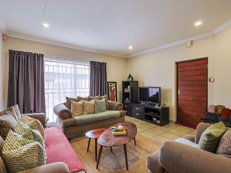 Modern 3 Bedroom Townhouse - Photo 6