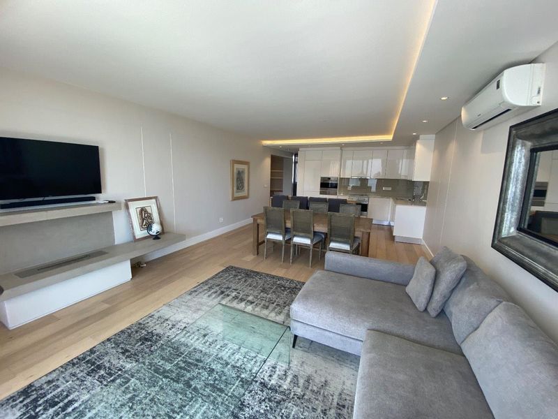 Airbnb Friendly, Two Bedroom Apartment: Prime Location, Modern Design - Photo 9