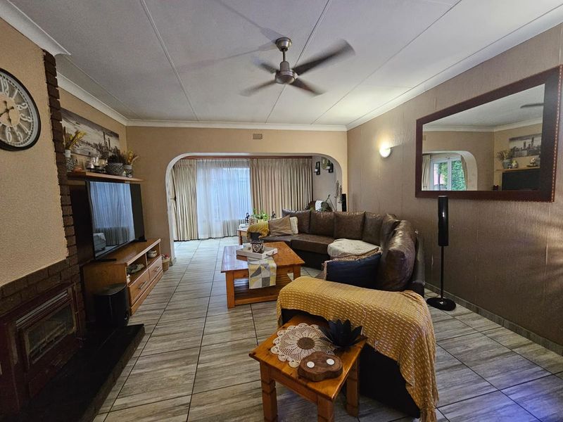 Prestine Family Home for Sale - Photo 4