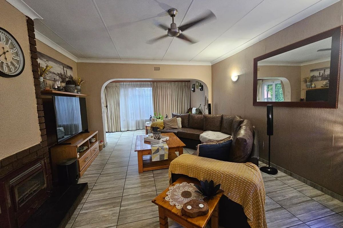 Prestine Family Home for Sale - Photo 4