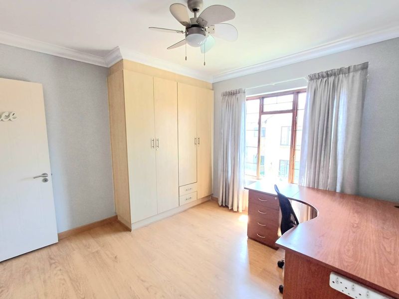 Newly renovated top floor unit in Saratoga Townhouse Complex - Photo 3