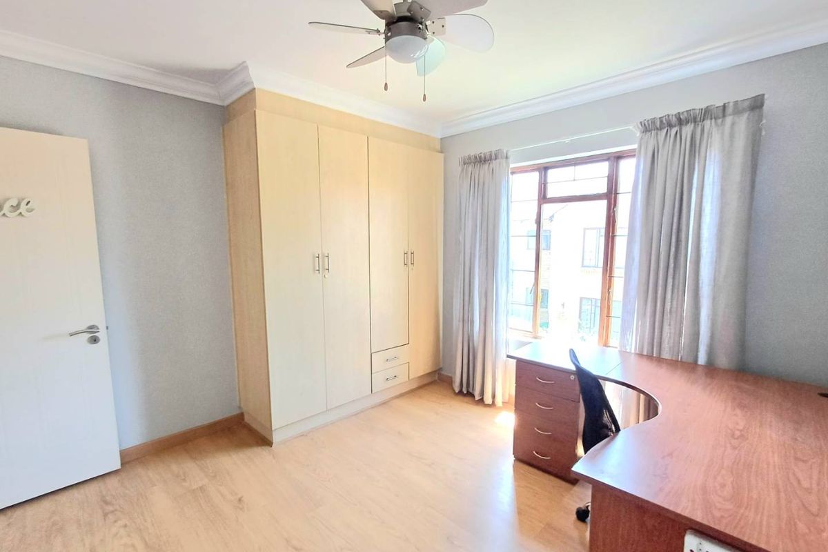 Newly renovated top floor unit in Saratoga Townhouse Complex - Photo 3