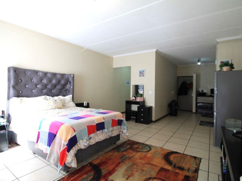 Lovely and sunny BACHELOR/STUDIO apartment - Photo 2