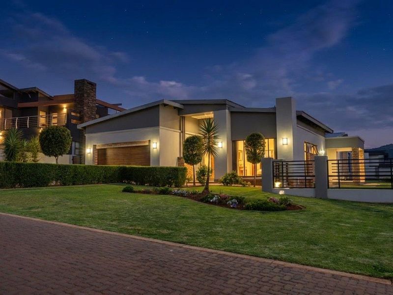 Single Level Contemporary Family Living on an Expansive 880sqm Stand - Photo 4