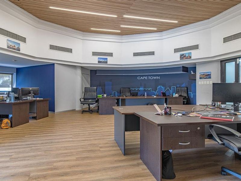 Elevate Your Brand with a Sleek Penthouse Office in Century City’s Premier Business Hub - Photo 4