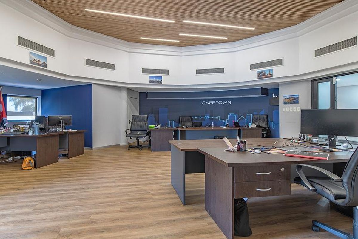 Elevate Your Brand with a Sleek Penthouse Office in Century City’s Premier Business Hub - Photo 4