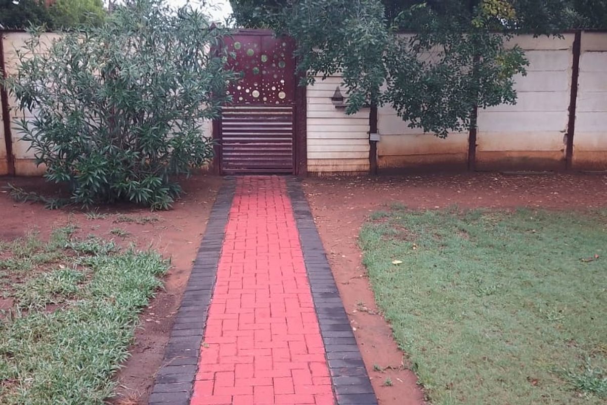 well located bisiness right very neat property - Photo 3
