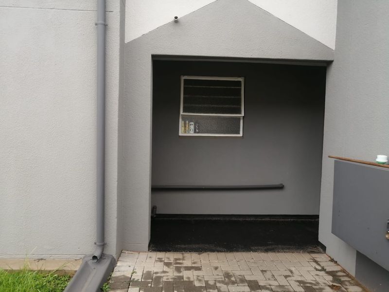 Ground Floor easy access Town House - Photo 5