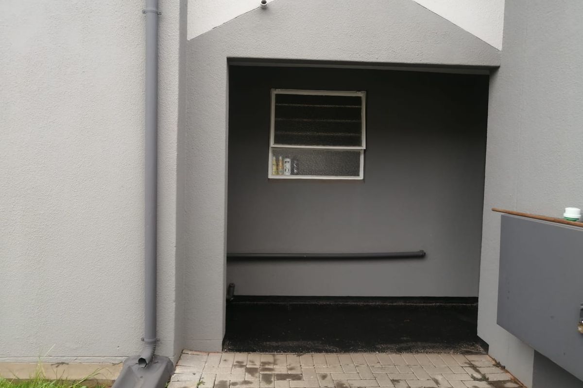 Ground Floor easy access Town House - Photo 5