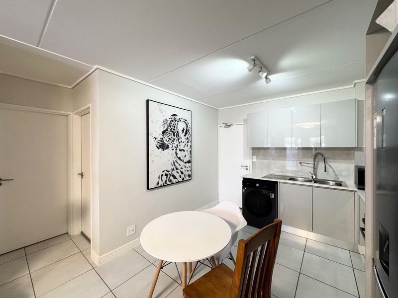 Ground Floor 2 Bedroom Apartment with Private Garden - Photo 5