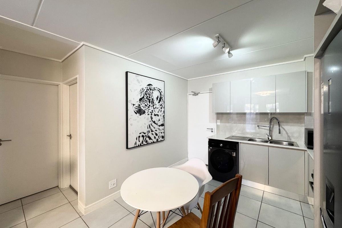 Ground Floor 2 Bedroom Apartment with Private Garden - Photo 5
