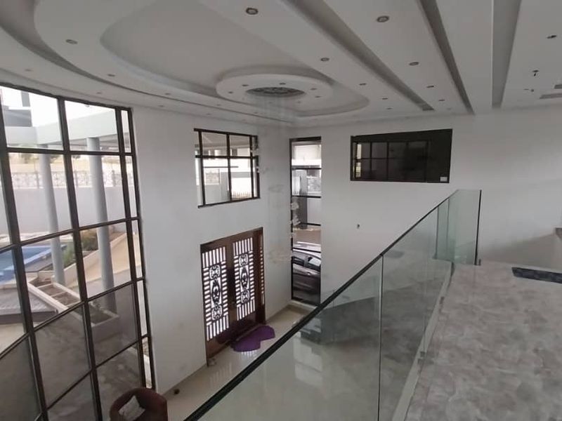 Elevate your lifestyle! Where modern design meets breathtaking views. - Photo 3