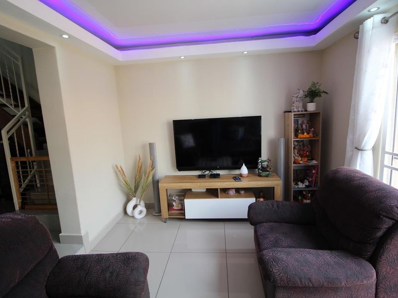 3 bedroom, 3 bathroom - Photo 5