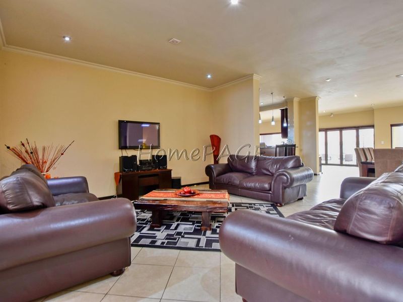 Ext 9, Swakopmund:  BEAUTIFUL, SPACIOUS, ELABORATE Contermporary 5 Bedr Home with Flat - Photo 6