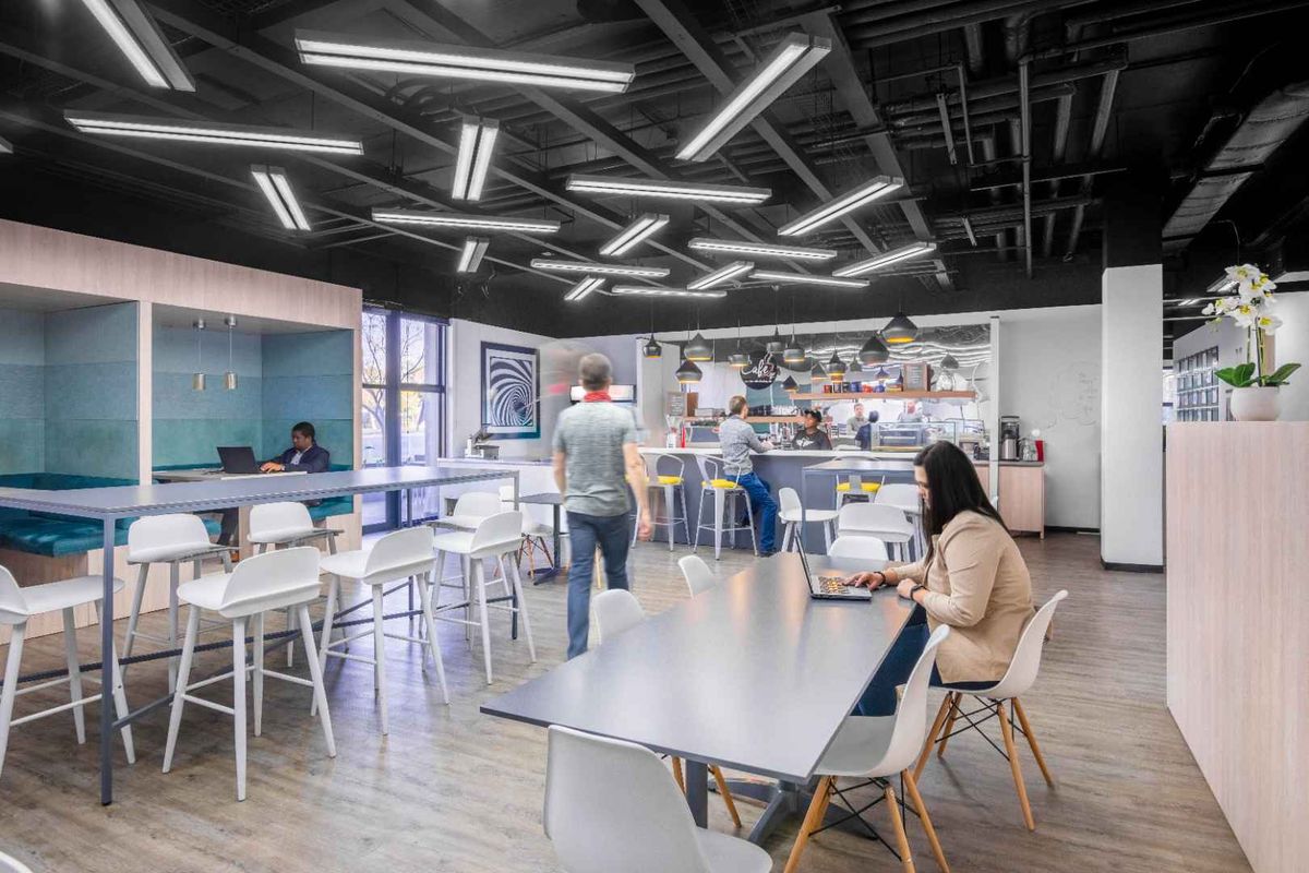 Book a reserved coworking spot in Spaces Menlyn Maine - Photo 5