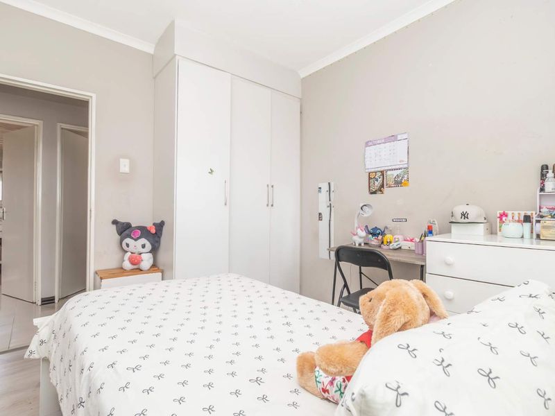 Modern Family Living - Photo 2