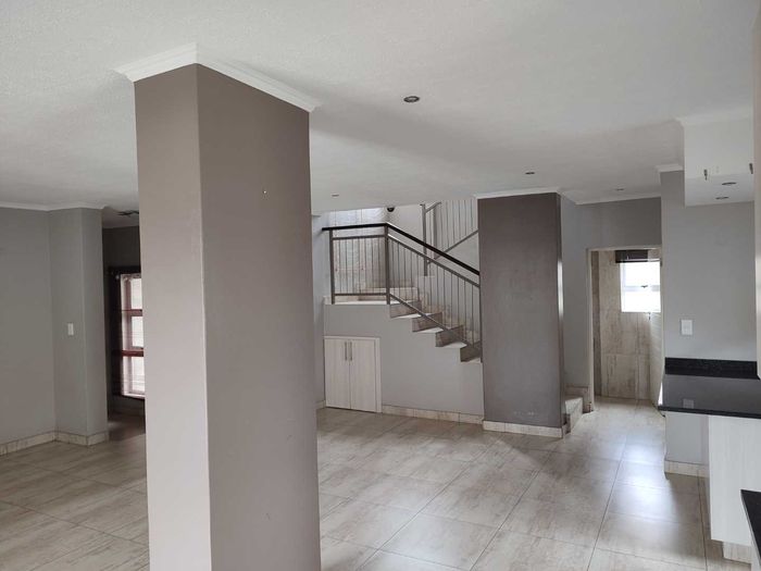 Property #2477464, House For Sale in Thatchfield Hills