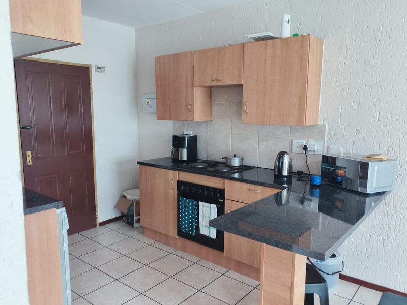 2 bedroom ground floor unit, walking distance from Eastrand Mall - investors+first time buyers! ideal property! - Photo 3