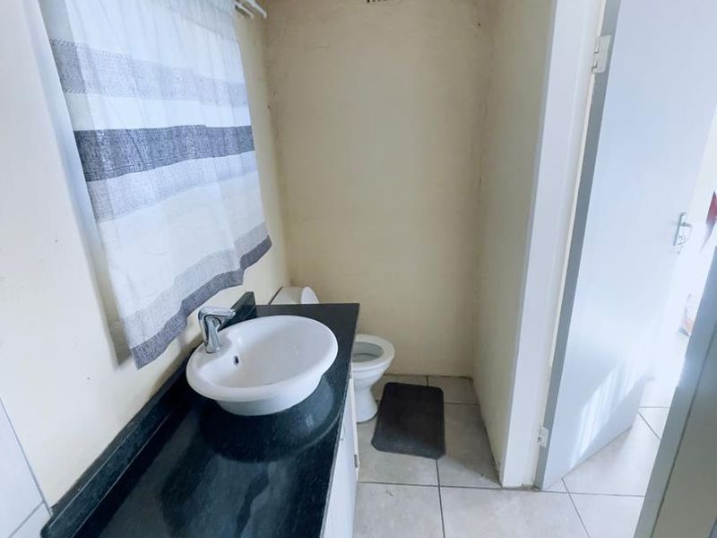 BACHELOR FLAT AVAILABLE IMMEDIATELY - Photo 7