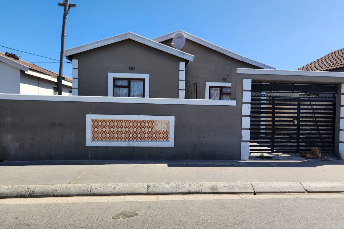 Charming Three-Bedroom Home for Sale in Site C, Khayelitsha - Photo 2