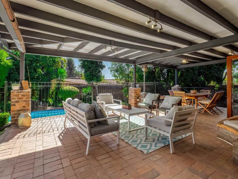 A FEEL-GOOD FAMILY HOME IN THE HEART OF LOVELY LONEHILL - Photo 10