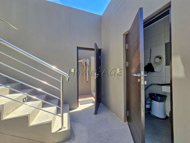 Long Beach Ext 1, Walvis Bay:  5 Bedr Beachfront Home is for Sale - Photo 10