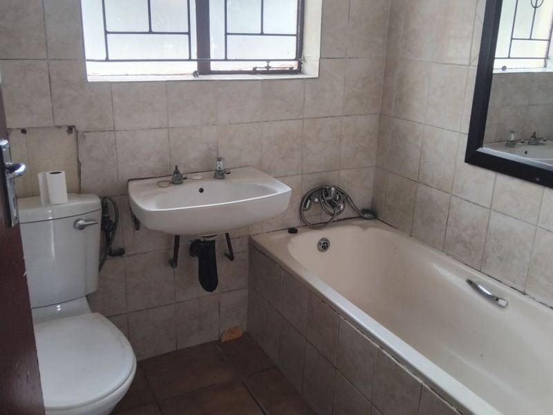 2 Bedroom House for Sale in Mabopane - Photo 7