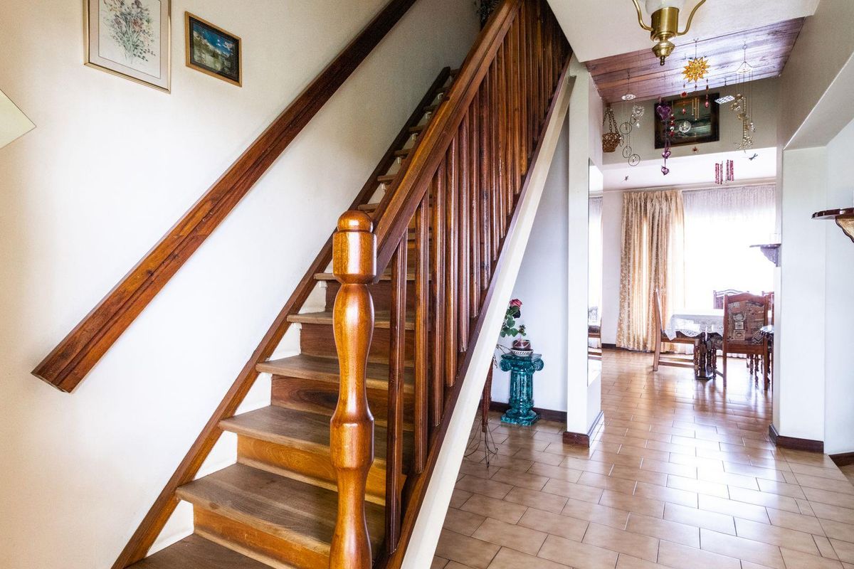 Charming Double Story 3 bedroom home - Photo 2