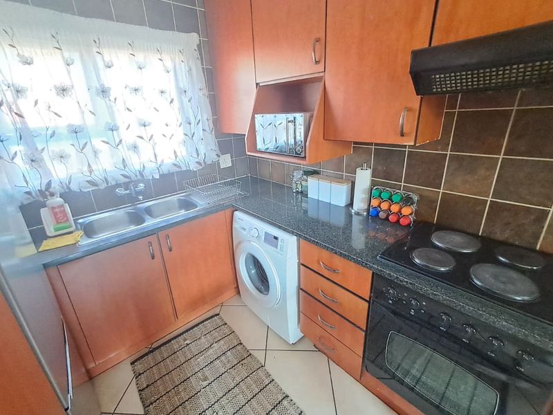 2 Bedroom Duplex Unit for Sale in General Alberts Park - Photo 4