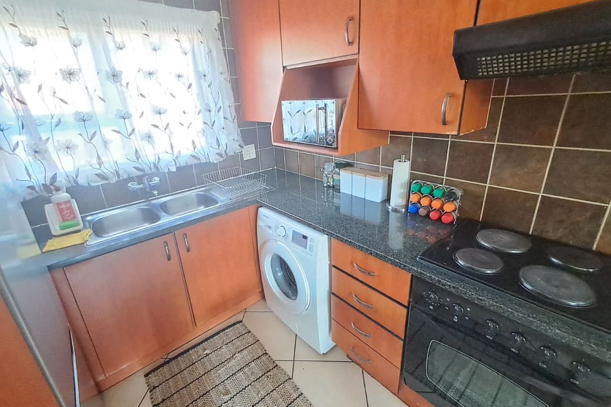 2 Bedroom Duplex Unit for Sale in General Alberts Park - Photo 4