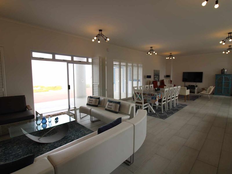 Superior Seafront Designer Home perfect for the large Family! - Photo 5
