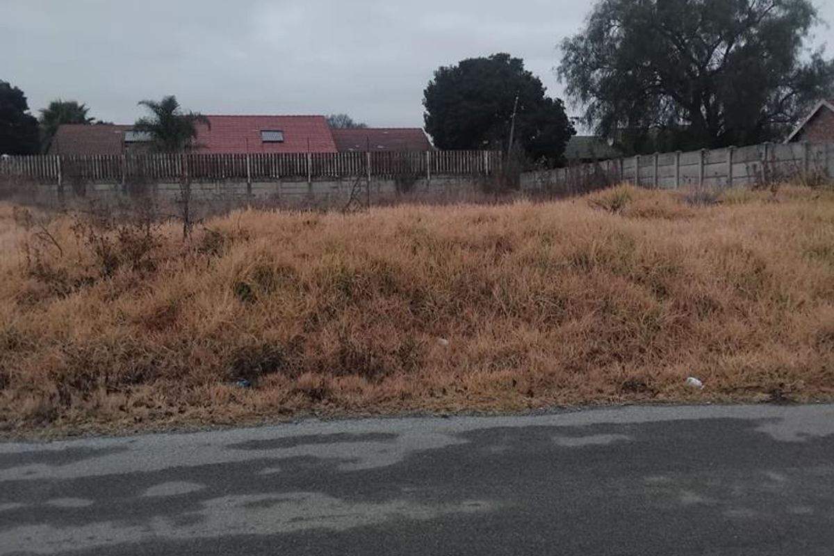 Large vacant land available for sale. - Photo 2