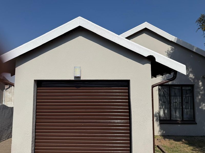 Neat 3 bedroom home - Photo 4