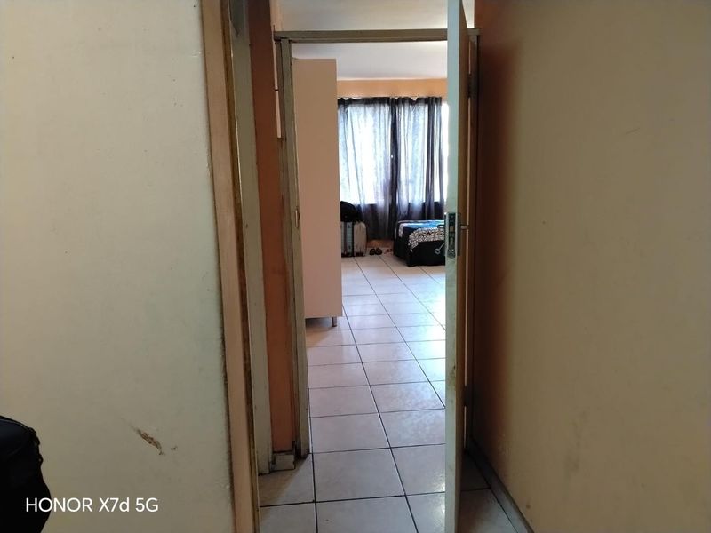 2- bedroom unit perfect for rental purposes - Photo 2