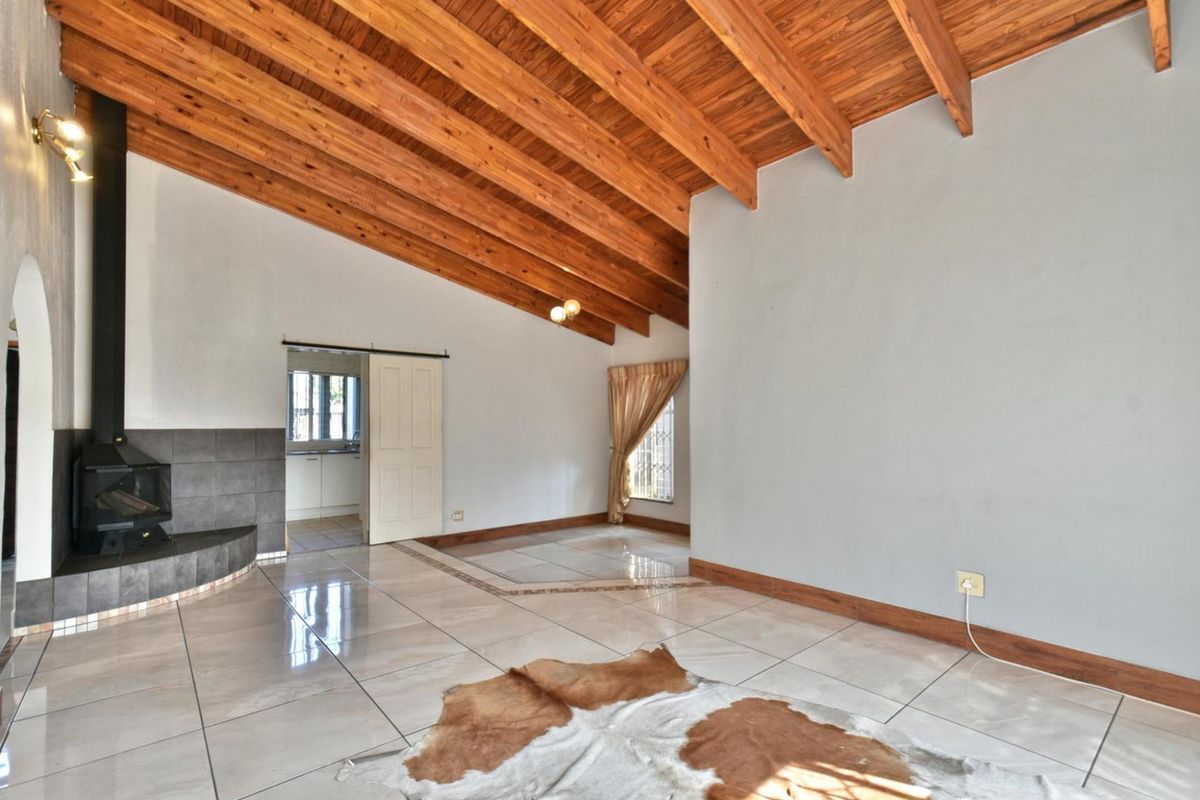 Best Location! - Photo 5